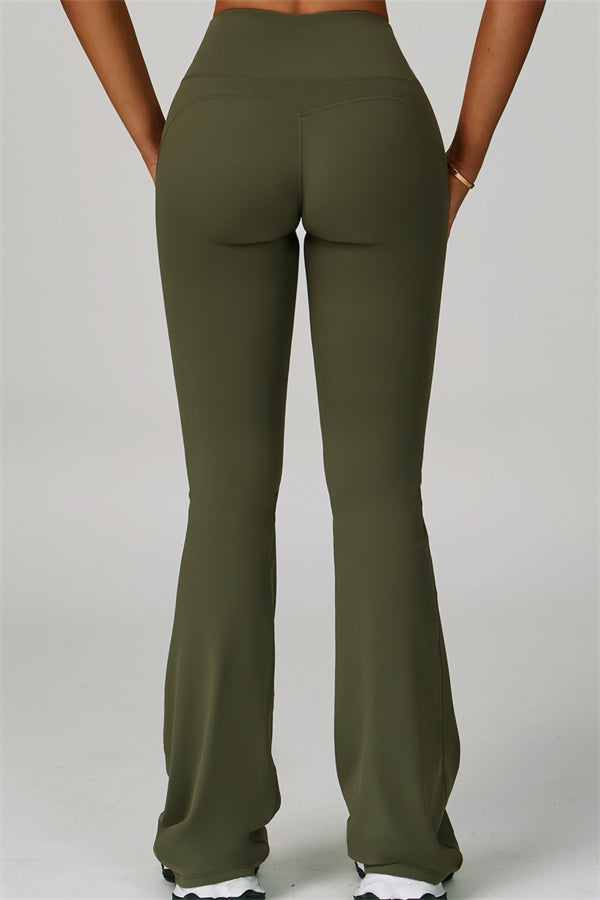 Conjunto de 2 piezas de sujetador deportivo atrevido con espalda cruzada y leggings acampanados