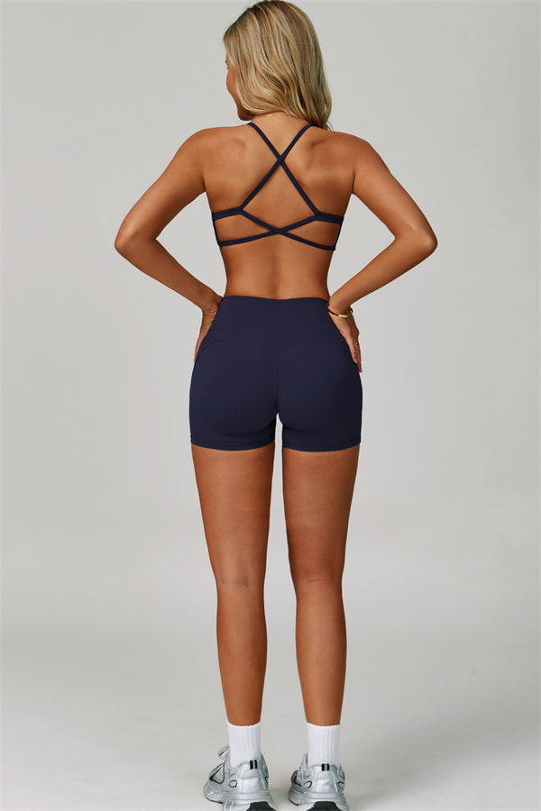 Conjunto de 2 piezas de shorts y top deportivo con espalda cruzada The Bold
