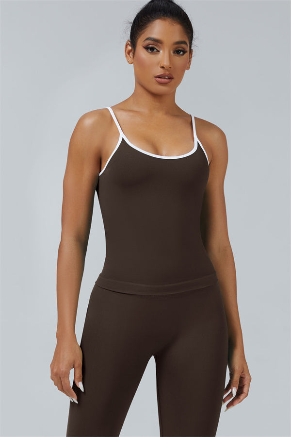 El conjunto de 2 piezas de top corto y leggings Elevate
