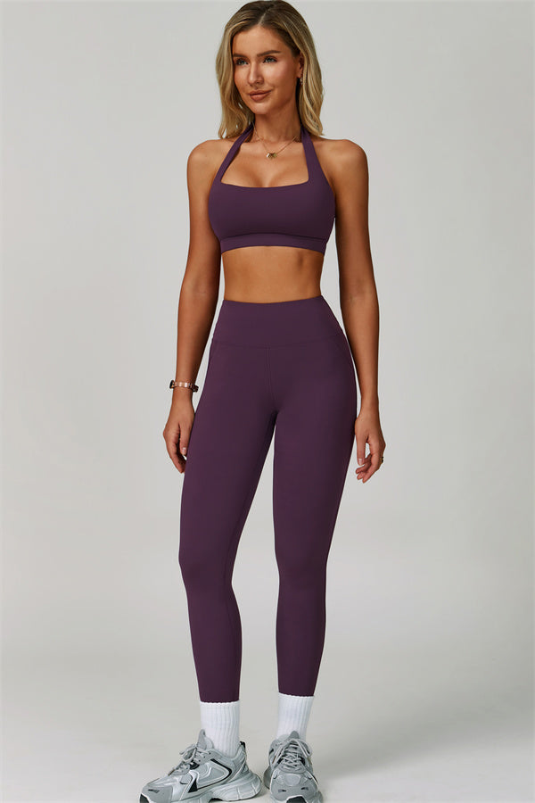 Conjunto de 2 piezas de leggings y sujetador deportivo de cuello halter atrevido