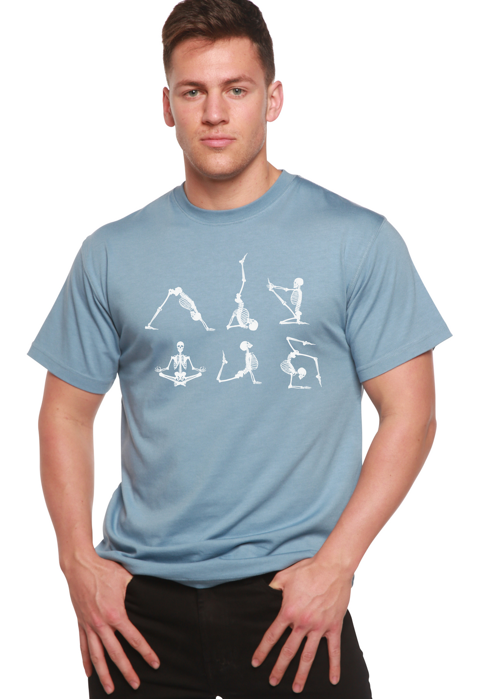 Camiseta gráfica de manga corta de bambú/algodón orgánico "Esqueleto de Halloween Namaste" para hombre