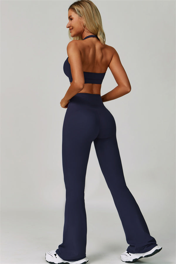 Conjunto de 2 piezas de sujetador deportivo halter atrevido y leggings acampanados