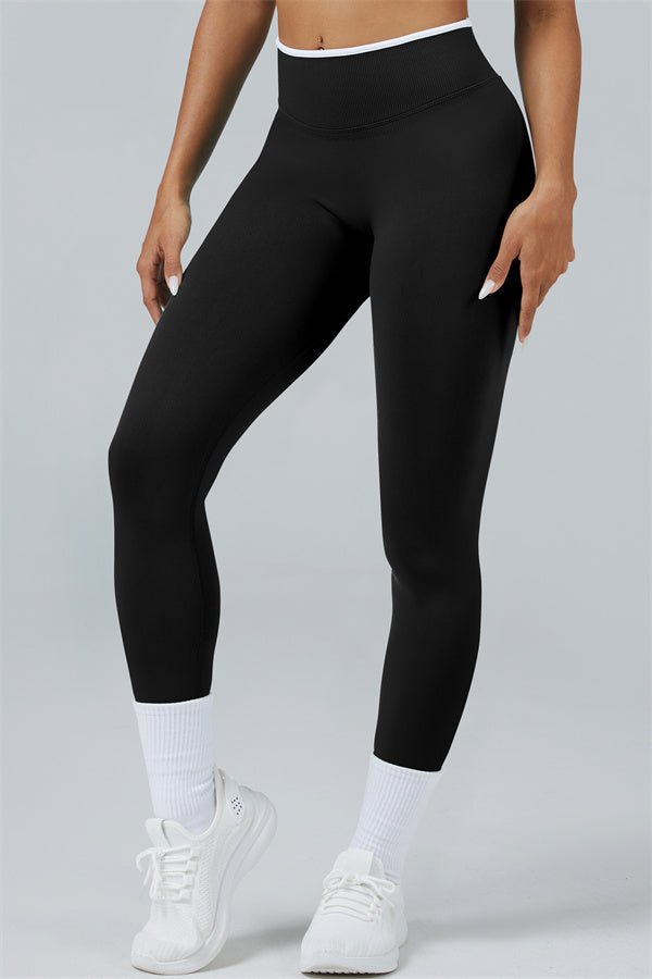 El conjunto de 2 piezas de top corto y leggings Elevate