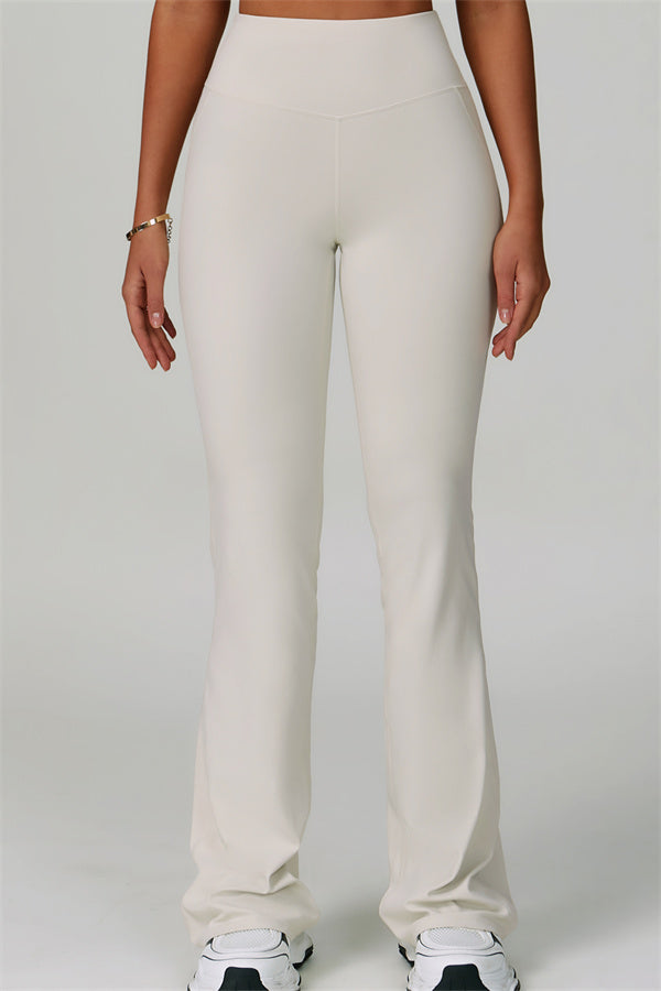 Conjunto de 2 piezas de sujetador deportivo halter atrevido y leggings acampanados