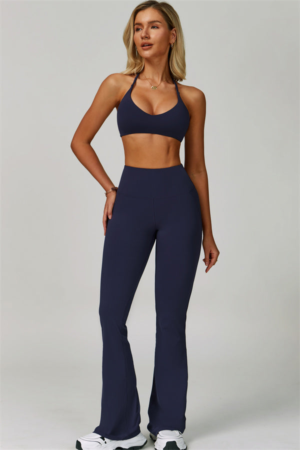 Conjunto de 2 piezas de sujetador deportivo atrevido con espalda cruzada y leggings acampanados