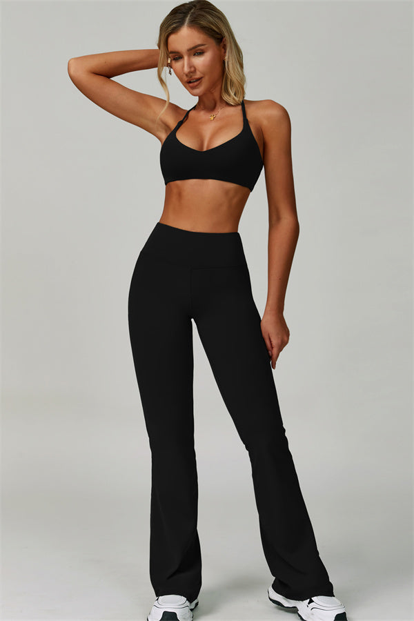 Conjunto de 2 piezas de sujetador deportivo atrevido con espalda cruzada y leggings acampanados