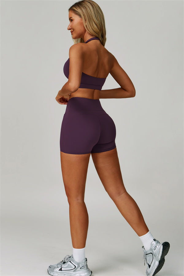 Conjunto de 2 piezas de shorts y top deportivo halter atrevido