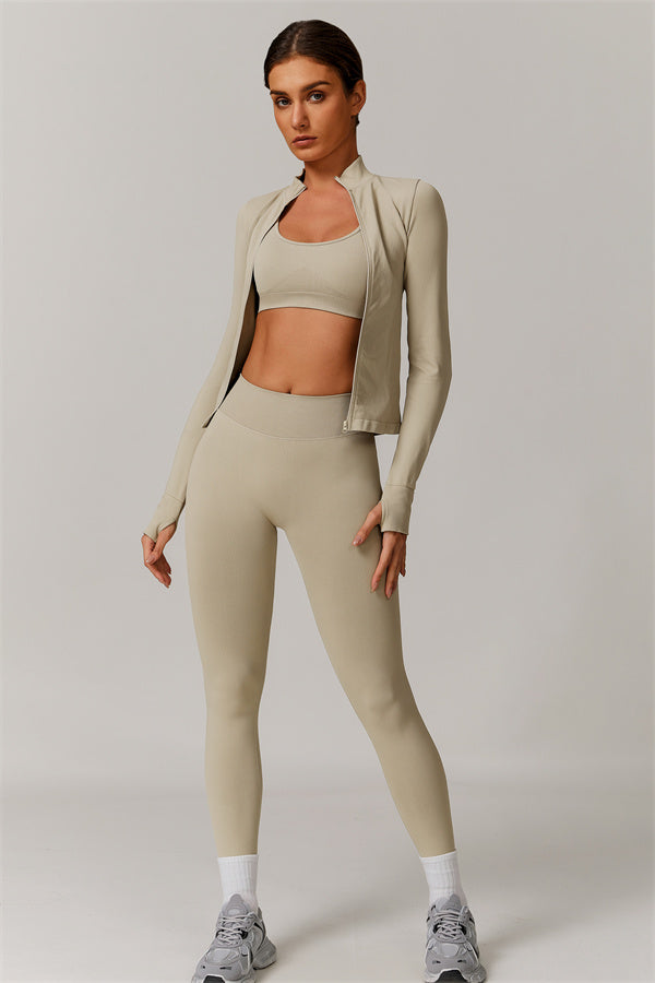 Conjunto de 3 piezas Nova Luxe: chaqueta, sujetador deportivo y leggings