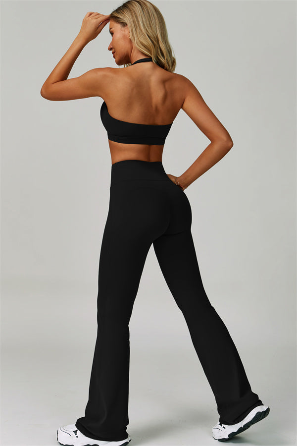 Conjunto de 2 piezas de sujetador deportivo halter atrevido y leggings acampanados