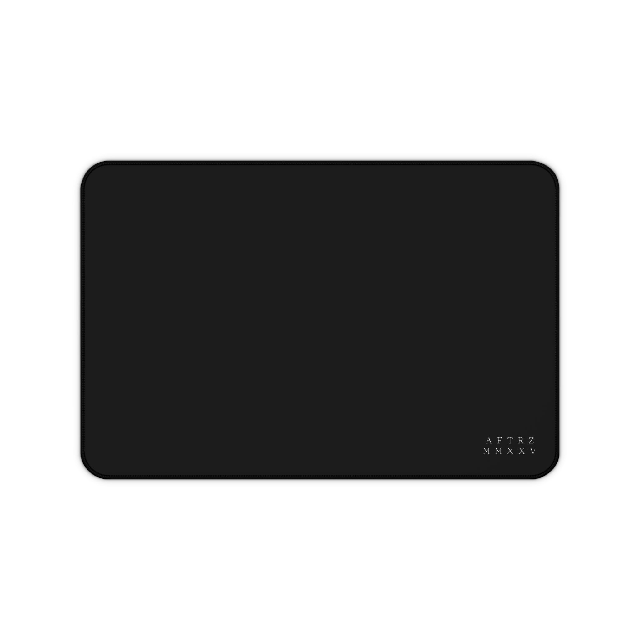 AFTRZ MMXXV Alfombrilla de escritorio elegante negra con superficie texturizada