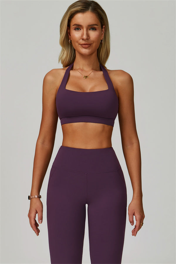 Conjunto de 2 piezas de sujetador deportivo halter atrevido y leggings acampanados