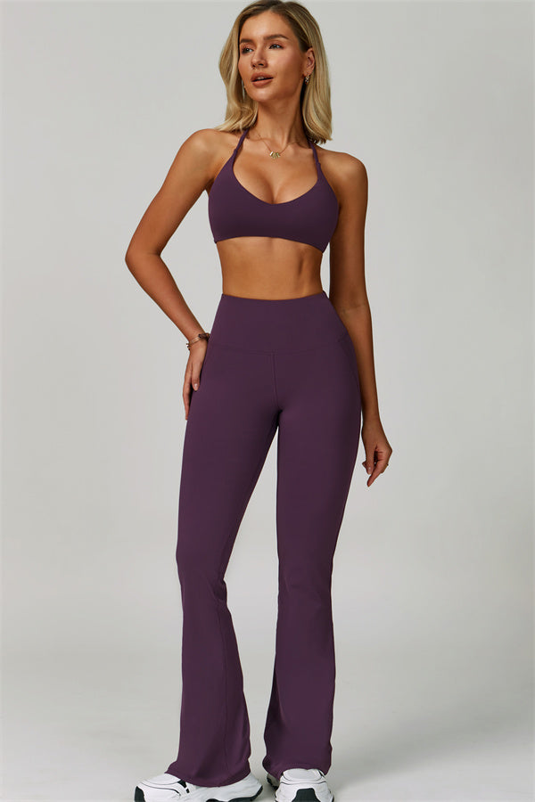 Conjunto de 2 piezas de sujetador deportivo atrevido con espalda cruzada y leggings acampanados