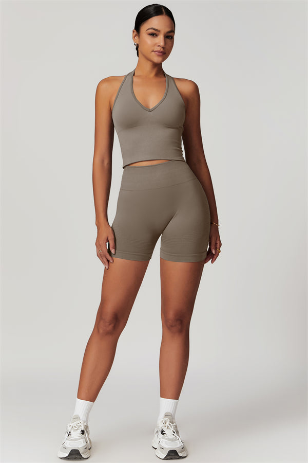 El conjunto de 2 piezas de top halter y shorts Delight