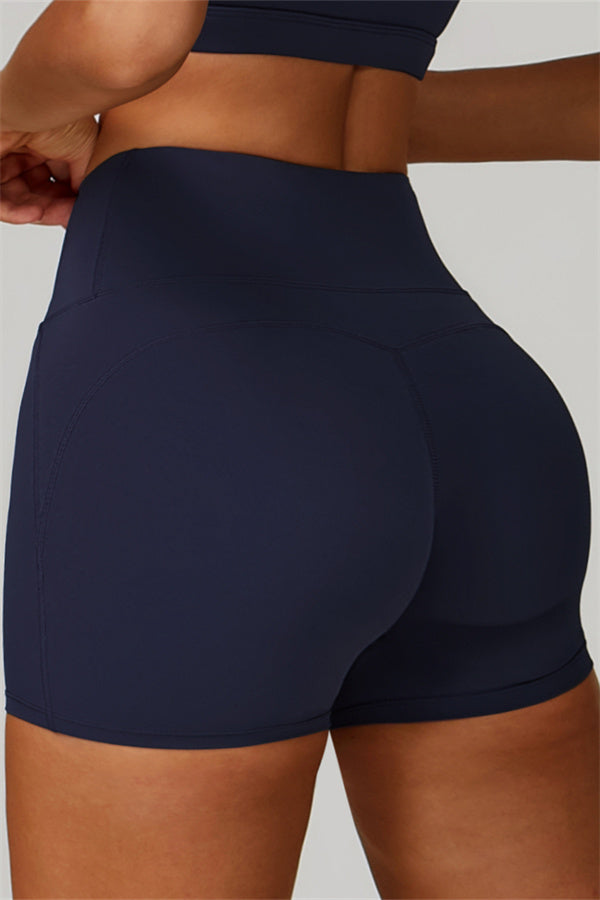 Conjunto de 2 piezas de shorts y top deportivo halter atrevido