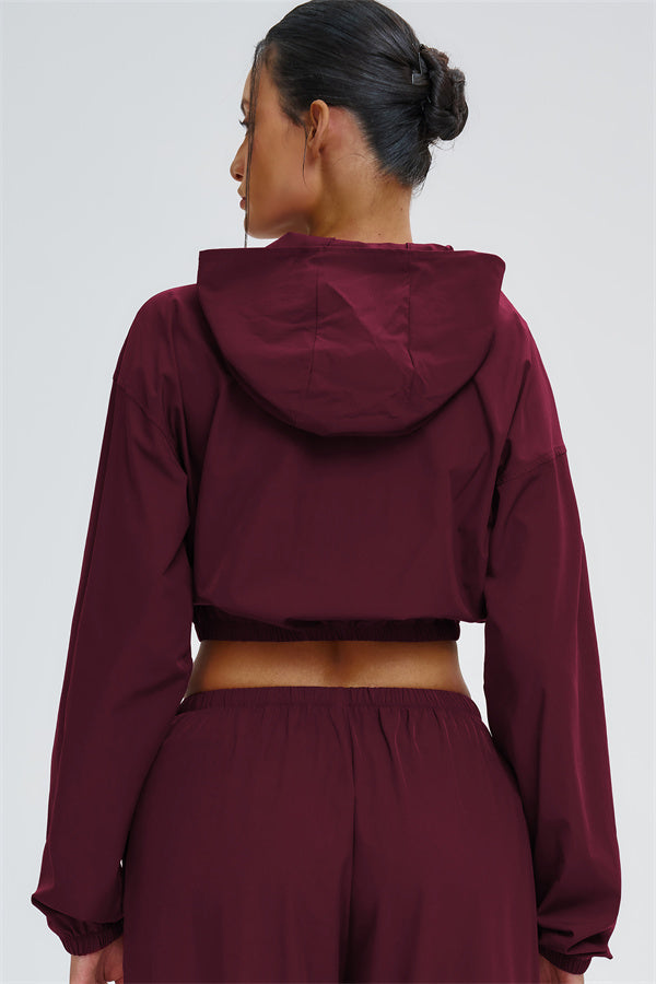 El conjunto de 2 piezas de sudadera con capucha y pantalones deportivos cortos Svelte con protección UV