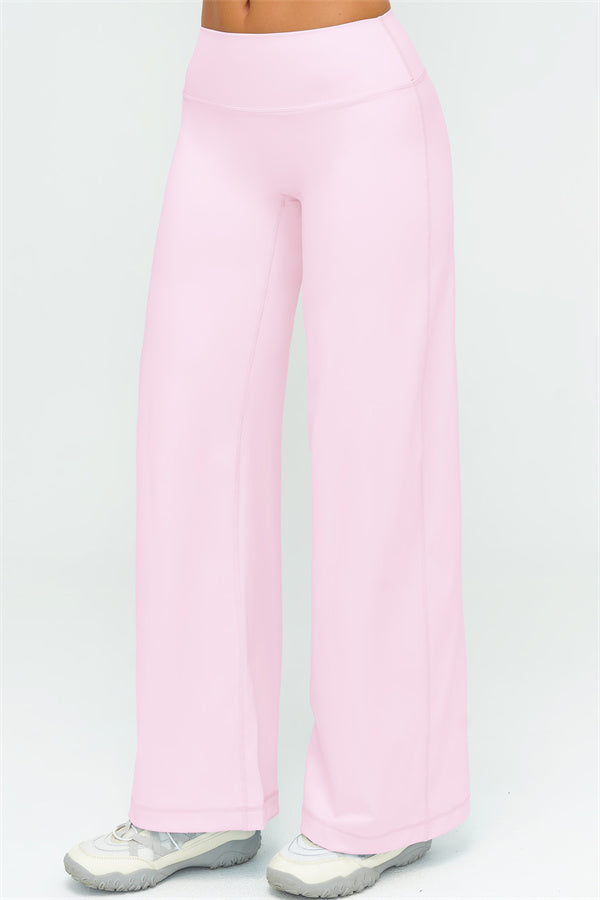 El conjunto de dos piezas Twirl Sports Bra con pantalones de pierna recta
