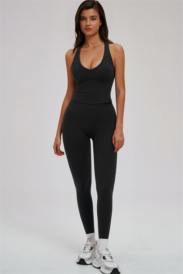 El conjunto de dos piezas Svelte Tank Top y Leggings