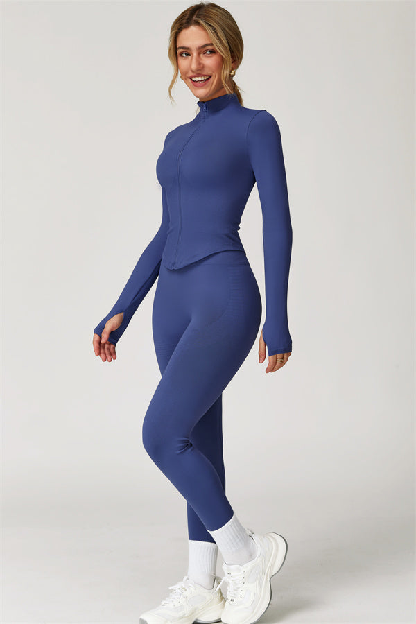 El conjunto de 3 piezas de chaqueta, sujetador deportivo y leggings Delight