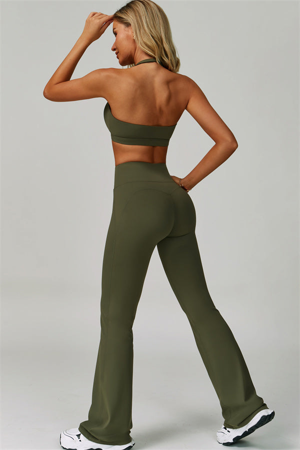 Conjunto de 2 piezas de sujetador deportivo halter atrevido y leggings acampanados