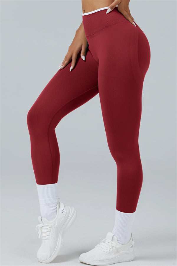 El conjunto de 2 piezas de top corto y leggings Elevate