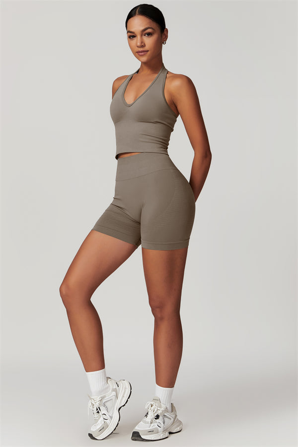 El conjunto de 2 piezas de top halter y shorts Delight