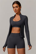 Conjunto de 3 piezas de chaqueta, sujetador deportivo y pantalones cortos Nova Luxe