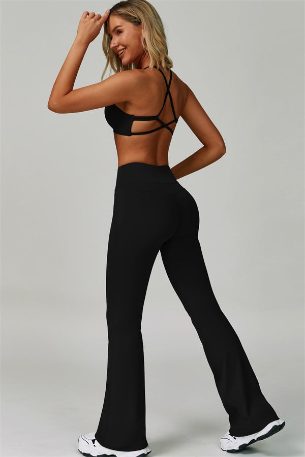Conjunto de 2 piezas de sujetador deportivo atrevido con espalda cruzada y leggings acampanados