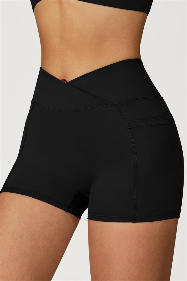 El conjunto de 2 piezas de sujetador deportivo y shorts Glacier