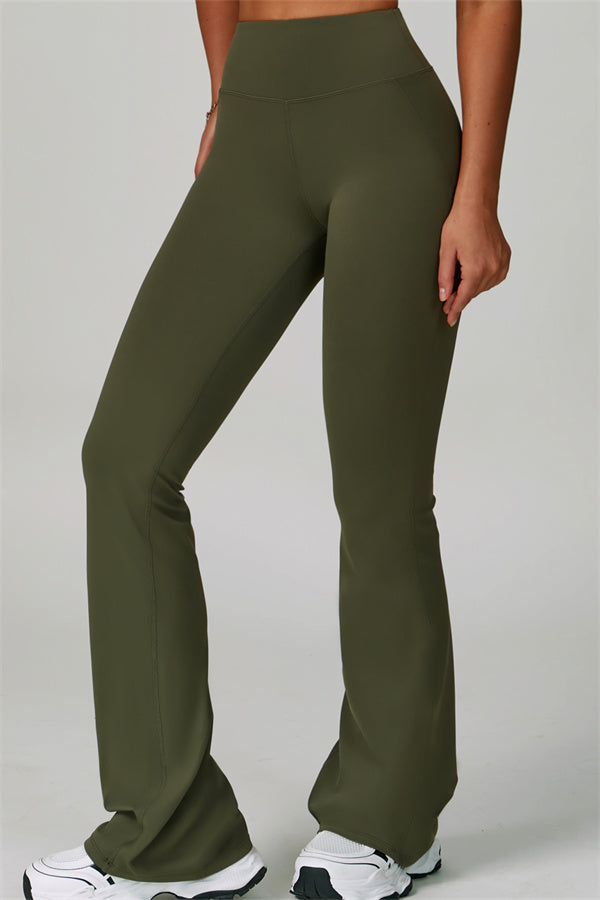 Conjunto de 2 piezas de sujetador deportivo atrevido con espalda cruzada y leggings acampanados