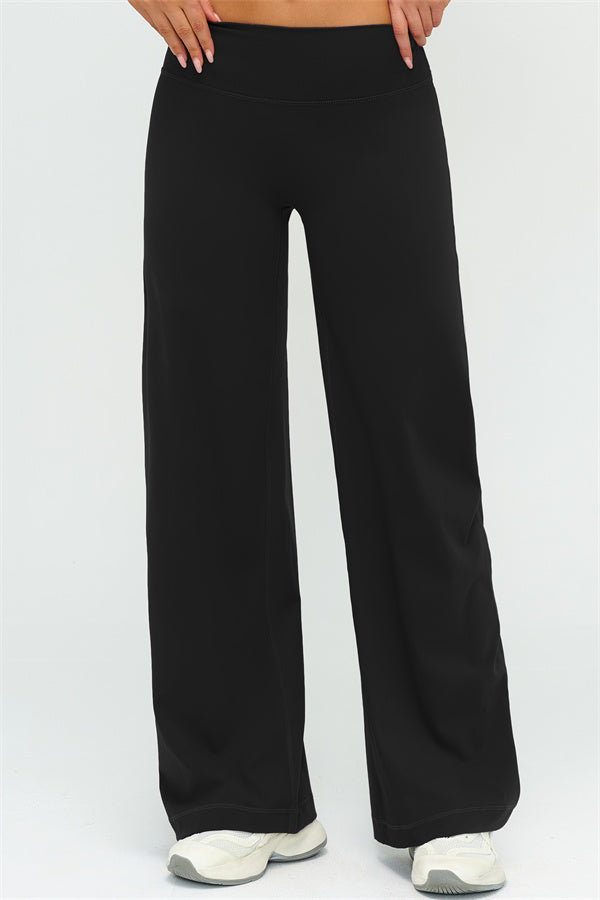 El conjunto de dos piezas Twirl Sports Bra con pantalones de pierna recta