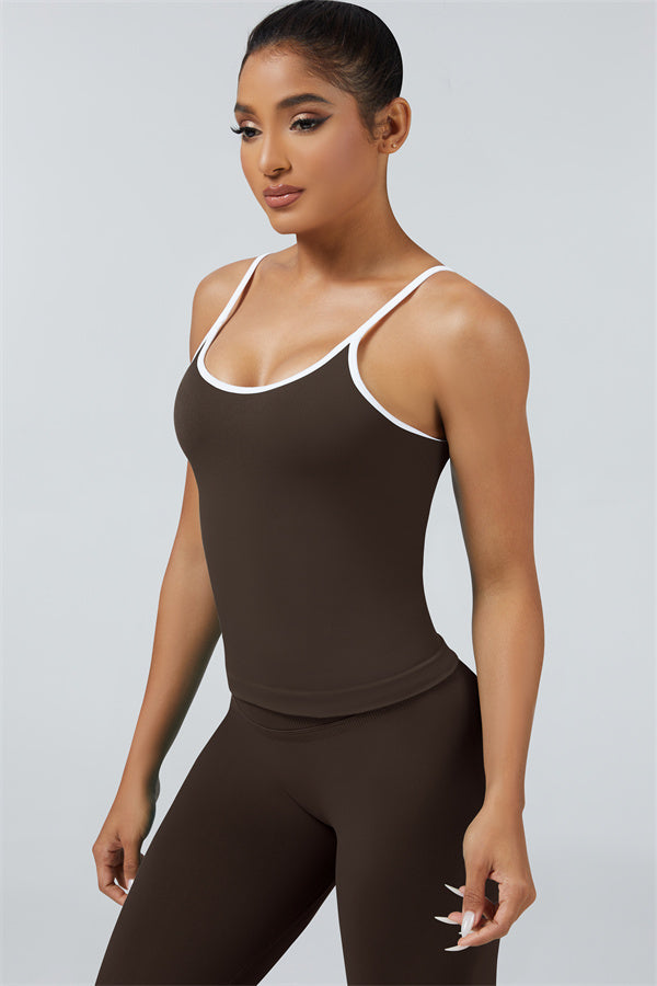 El conjunto de 2 piezas de top corto y leggings Elevate