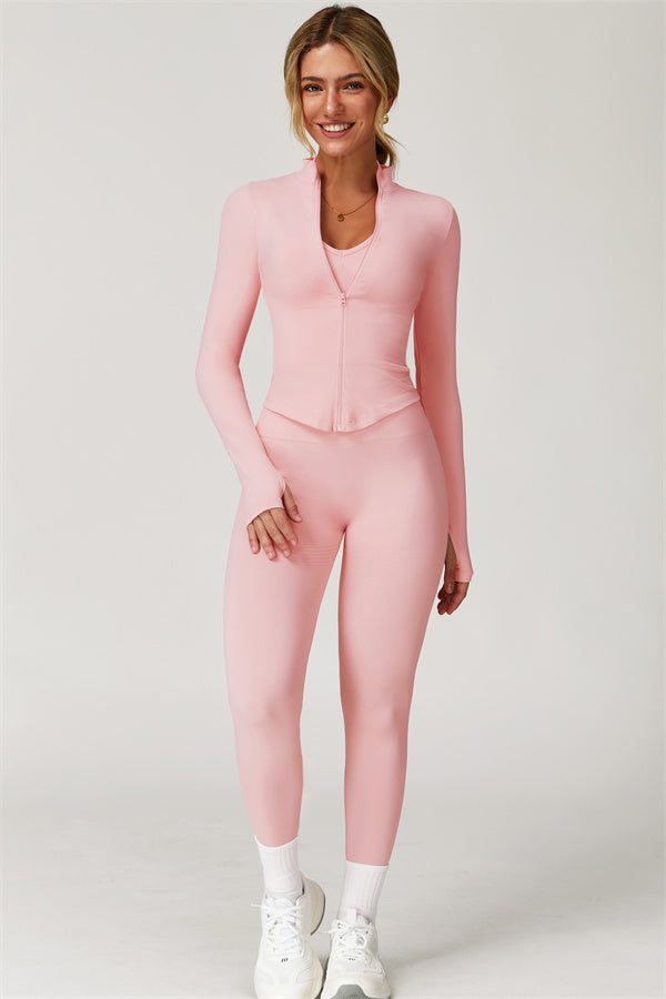 El conjunto de 3 piezas de chaqueta, sujetador deportivo y leggings Delight