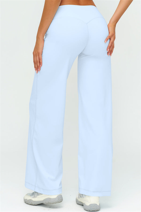 El conjunto de dos piezas Twirl Sports Bra con pantalones de pierna recta