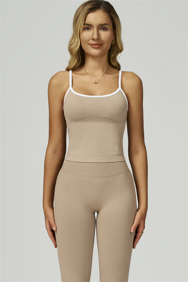 El conjunto de dos piezas de top corto y leggings Prime Line
