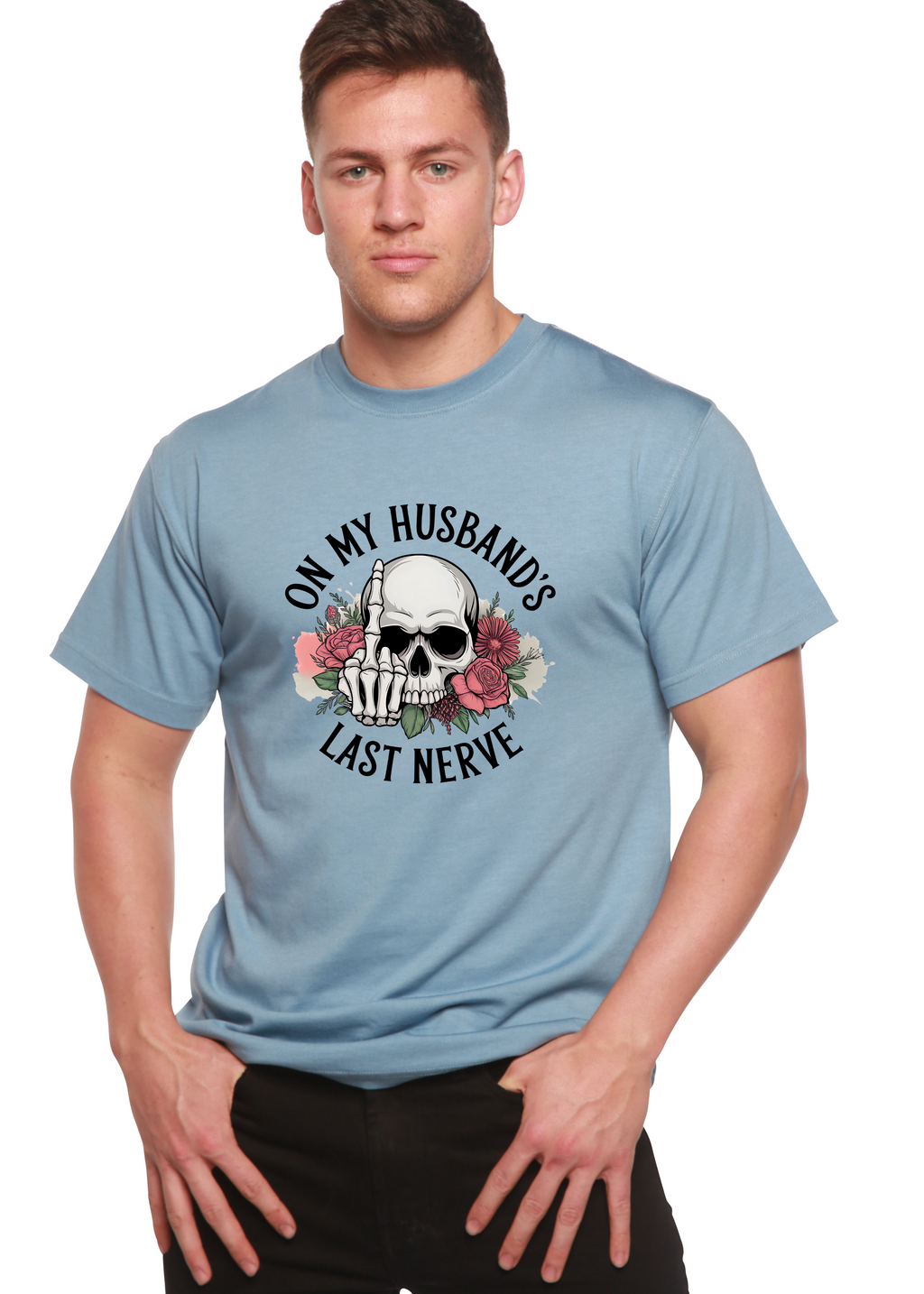 Camiseta Gráfica Unisex de Bambú/Algodón con Sublimación "En el Último Nervio de Mi Esposo"