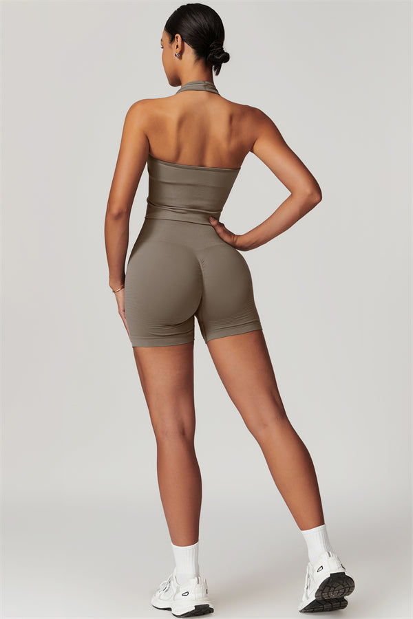 El conjunto de 2 piezas de top halter y shorts Delight