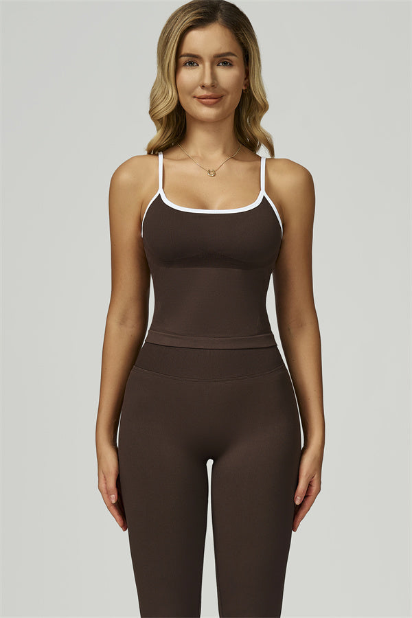 El conjunto de dos piezas de top corto y leggings Prime Line