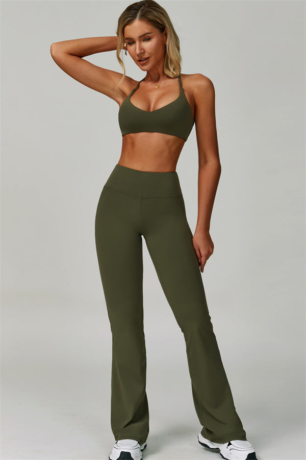 Conjunto de 2 piezas de sujetador deportivo atrevido con espalda cruzada y leggings acampanados
