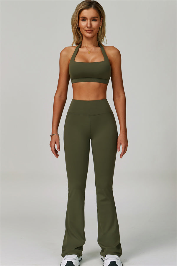 Conjunto de 2 piezas de sujetador deportivo halter atrevido y leggings acampanados