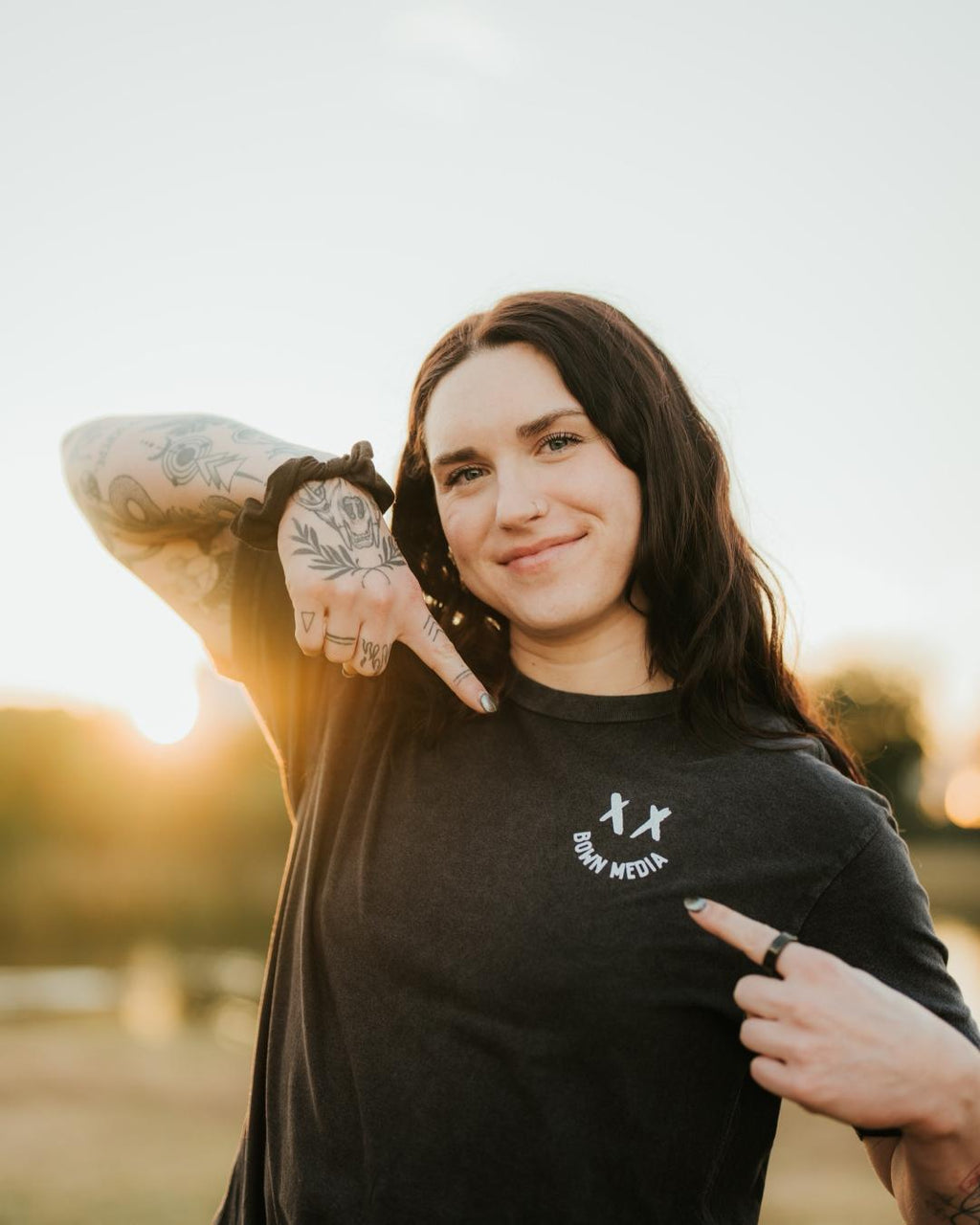 Camiseta "Lidera con Luz" (BOWN MEDIA x BLACKOUT)