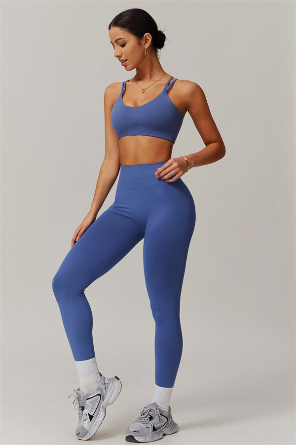 El conjunto de 2 piezas de sujetador deportivo y leggings Nova