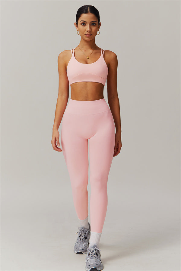 El conjunto de 2 piezas de sujetador deportivo y leggings Nova