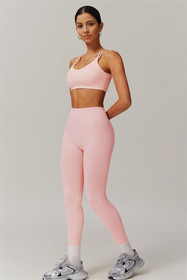 El conjunto de 2 piezas de sujetador deportivo y leggings Nova