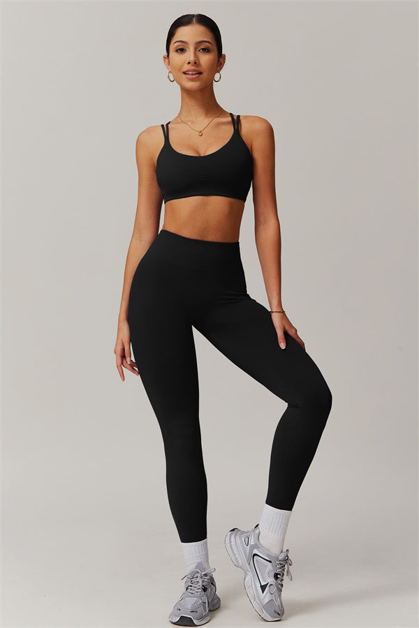 El conjunto de 2 piezas de sujetador deportivo y leggings Nova