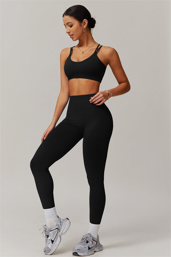 El conjunto de 2 piezas de sujetador deportivo y leggings Nova