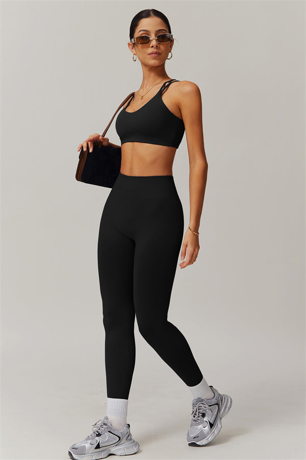 El conjunto de 2 piezas de sujetador deportivo y leggings Nova
