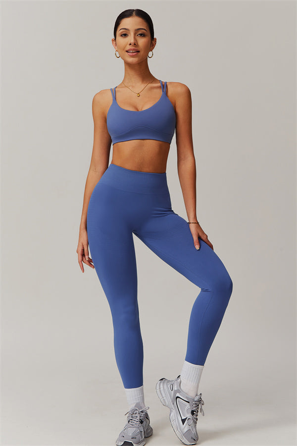 El conjunto de 2 piezas de sujetador deportivo y leggings Nova