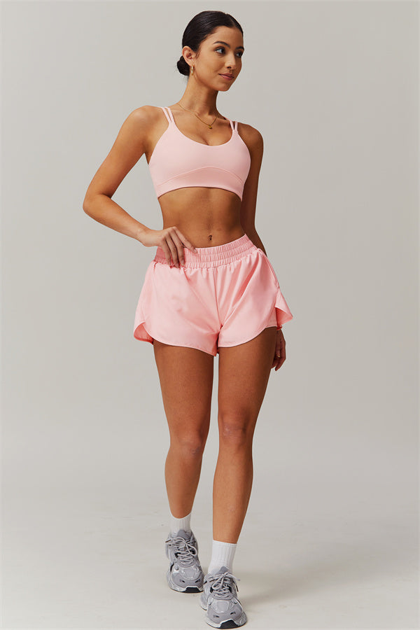 El conjunto de 2 piezas de sujetador deportivo y shorts Nova
