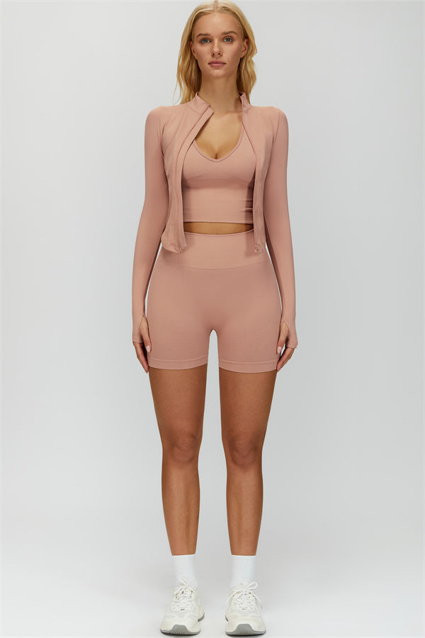 Conjunto de 3 piezas Delight: Chaqueta, Sujetador deportivo y Pantalones cortos