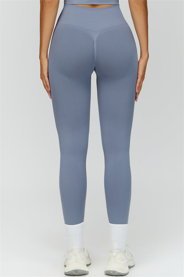 El conjunto de 3 piezas de chaqueta, sujetador deportivo y leggings Delight